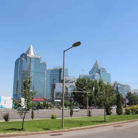 Nadezhda Apartments In Touristic Area, On The Dostyk Avenue 89 阿拉木图 外观 照片
