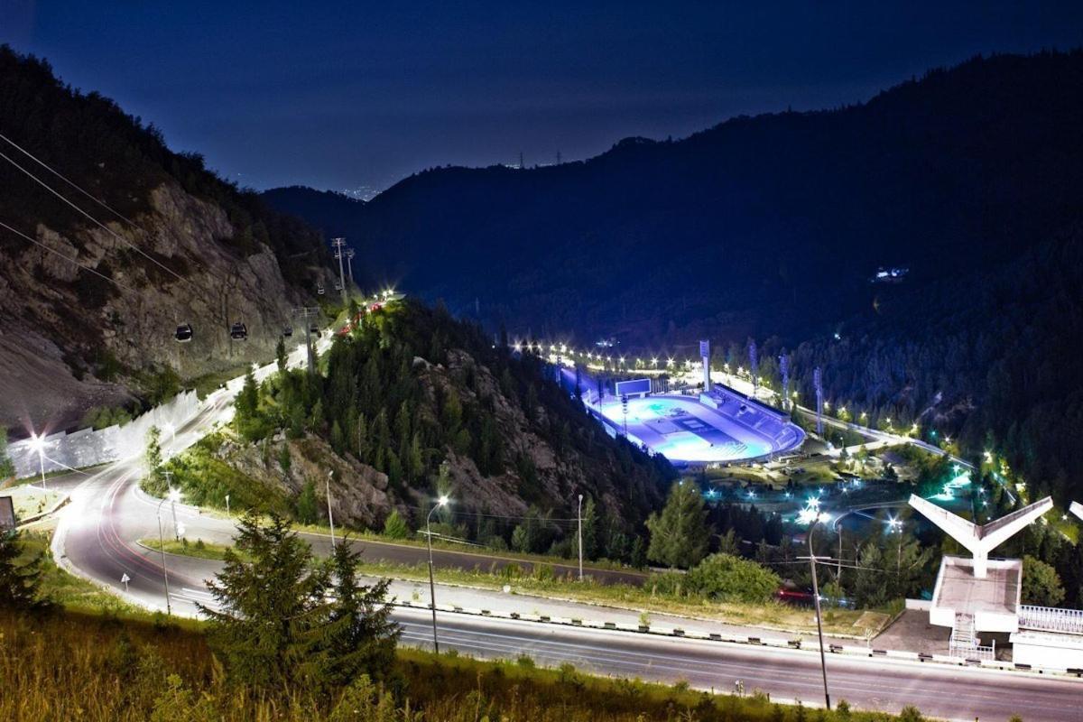 Nadezhda In Touristic Area, On The Dostyk Avenue 89 Apartment