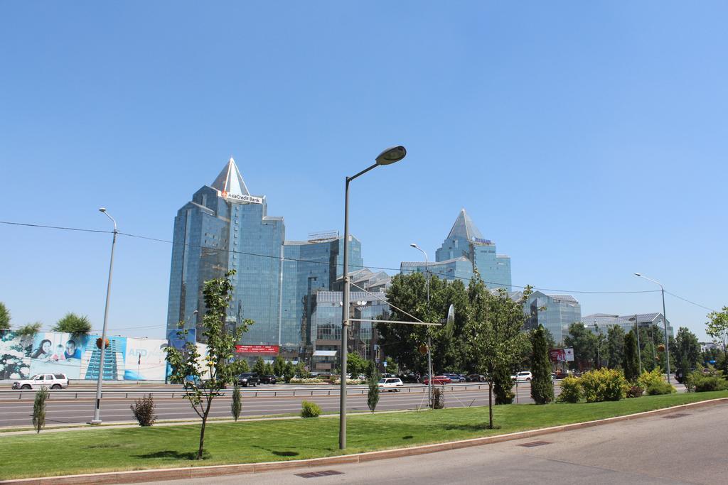 Apartment Nadezhda In Touristic Area, On The Dostyk Avenue 89 Almaty