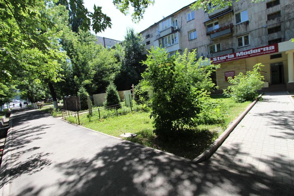 Nadezhda In Touristic Area, On The Dostyk Avenue 89 Apartment Almaty