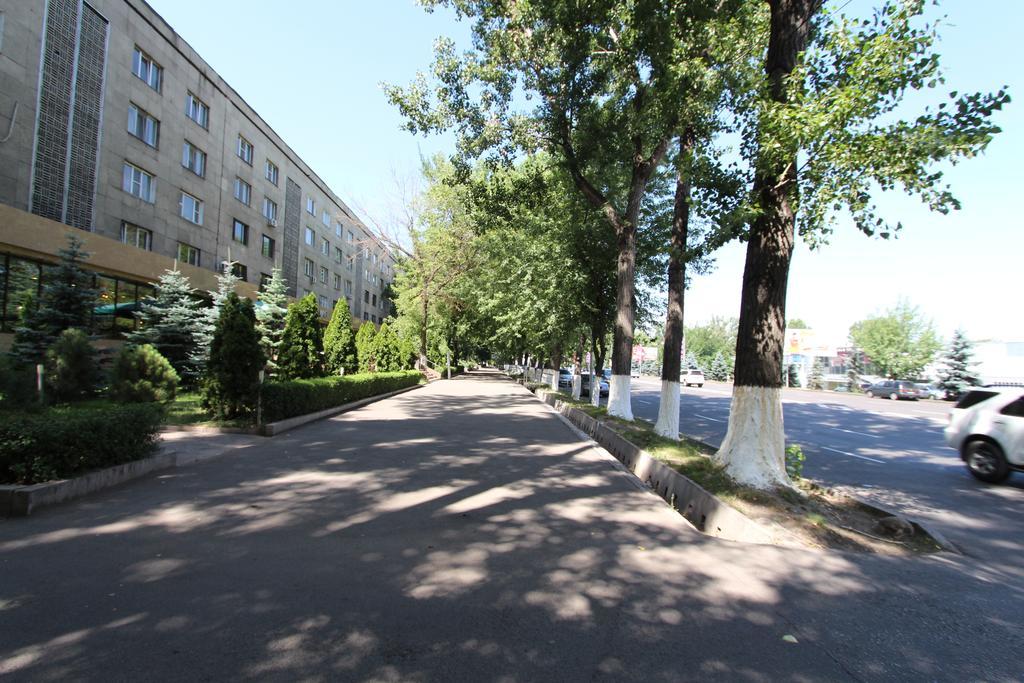 Nadezhda In Touristic Area, On The Dostyk Avenue 89 Almaty